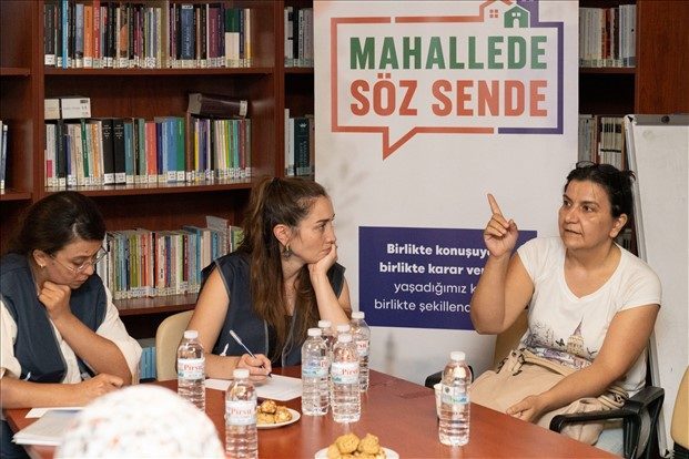 İzmir Büyükşehir Belediyesi 'Mahallede Söz Sende' Programını Ufuk Mahallesi'nde Sürdürüyor