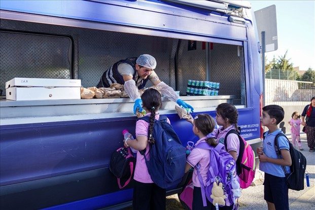 İzmir'de 7 okulda beslenme desteği sürecek
